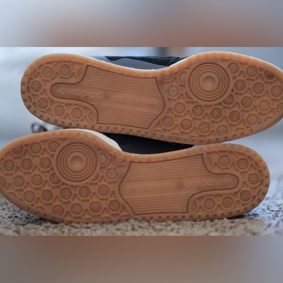 Adidas basketball shoes high top size 10.5 men’s - Picture 3 of 4